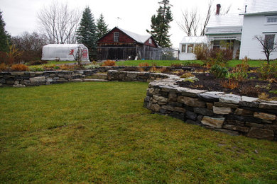 Photo of a rustic landscaping in Ottawa.