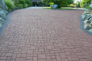 Design ideas for a driveway in Vancouver.