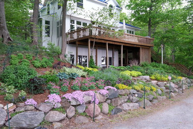 Inspiration for a coastal shade landscaping in Grand Rapids.