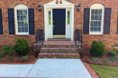 Entryway - mid-sized traditional entryway idea in Atlanta