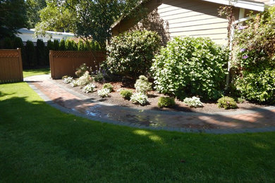 Inspiration for a traditional landscaping in Las Vegas.