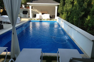 Moderner Pool in Toronto