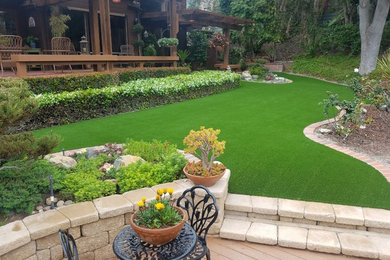 Inspiration for a large traditional drought-tolerant and full sun backyard landscaping in San Diego.