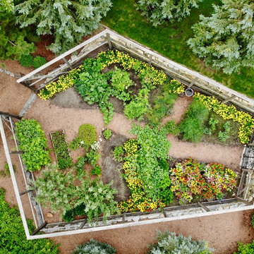 Enclosed vegetable garden