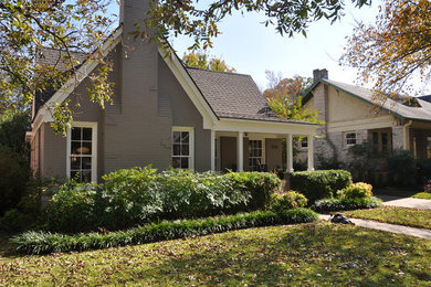Design ideas for a craftsman landscaping in Dallas.