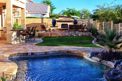 Inspiration for a traditional landscaping in Phoenix.