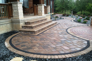 Photo of a transitional landscaping in Cedar Rapids.