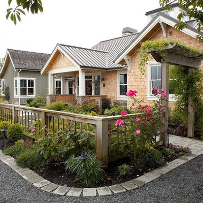 Design ideas for a large farmhouse full sun front yard gravel landscaping in Seattle for summer.