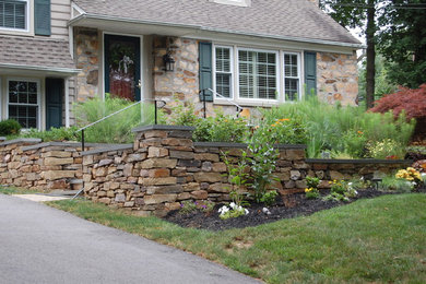 This is an example of a traditional full sun front yard garden path in Philadelphia.