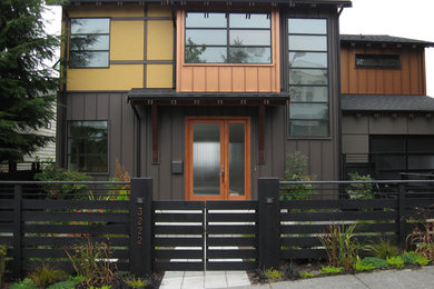 Photo of a contemporary garden in Seattle.