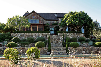 Photo of a farmhouse landscaping in Santa Barbara.