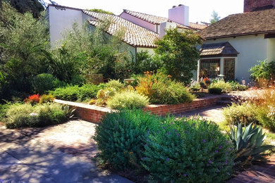 Small classic garden in Los Angeles.