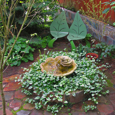 Design ideas for a contemporary water fountain landscape in Seattle.