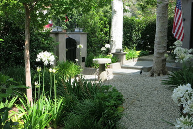 Design ideas for a traditional landscaping in Los Angeles.