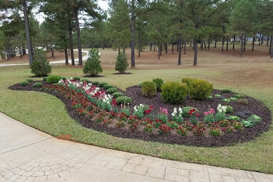 Design ideas for a huge traditional full sun front yard mulch driveway in Atlanta for fall.