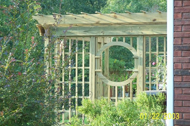 Inspiration for a classic garden in Atlanta.