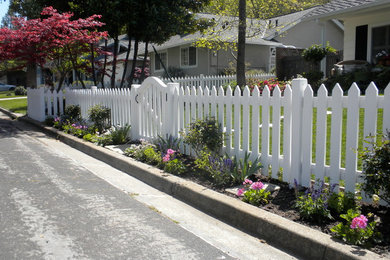 Design ideas for a traditional landscaping in San Francisco.