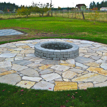 Fire Pit with Flagstone patio