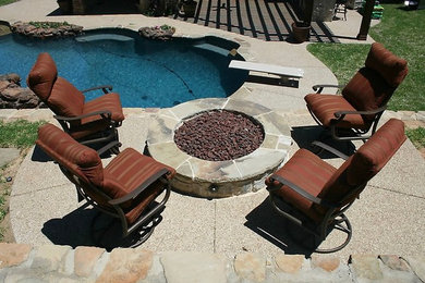Photo of a mid-sized traditional full sun backyard concrete paver landscaping in Dallas with a fire pit for summer.