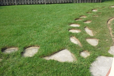 Inspiration for a backyard stone garden path in Toronto.