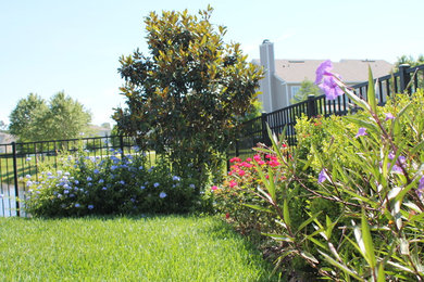 ジャクソンビルにあるトラディショナルスタイルのおしゃれな庭の写真