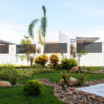 Formal Contemporary Side Lawn