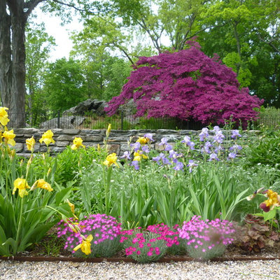 Design ideas for a huge traditional full sun backyard gravel landscaping in New York for spring.