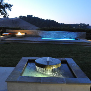 Fountain, fire pit and spa