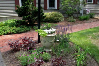 ボストンにあるトランジショナルスタイルのおしゃれな庭の写真