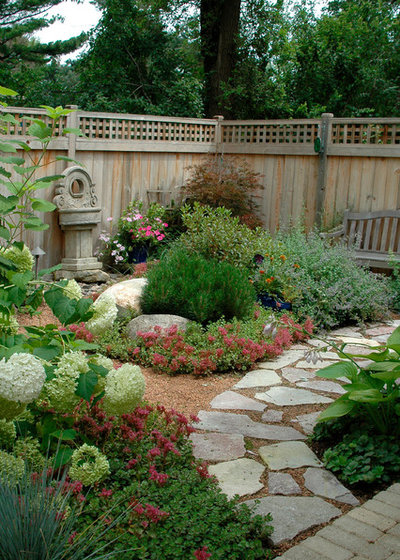 American Traditional Garden by Exterra Designs, Inc