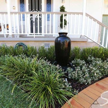 Front Garden Design / Front Garden Driveway / Front Garden Ideas