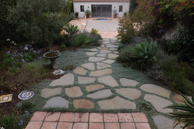 Inspiration for a southwestern landscaping in Los Angeles.