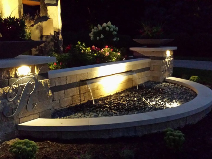 Driveway - Traditional Landscape