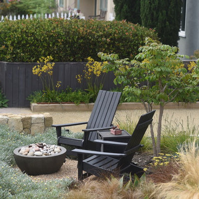 Inspiration for a small coastal drought-tolerant and full sun front yard stone garden path in Santa Barbara.
