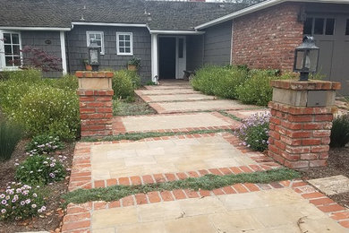 Inspiration for a mid-sized modern drought-tolerant front yard landscaping in Orange County.