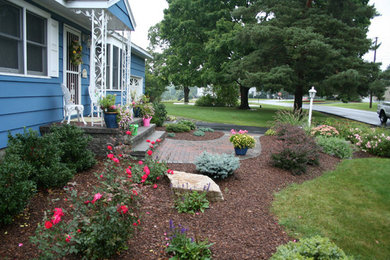 Inspiration for a mid-sized transitional landscaping in Boston.