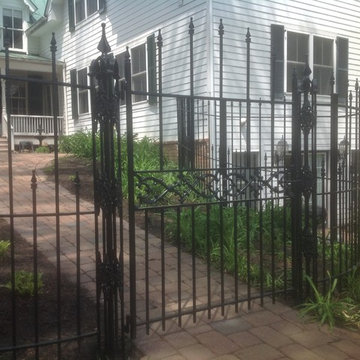g023 Custom Courtyard Gate and Fence