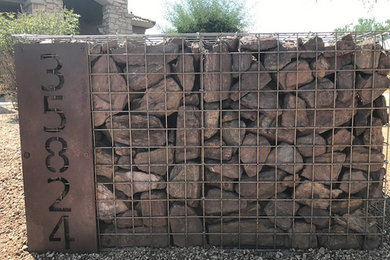 Photo of a rustic front garden in Phoenix.