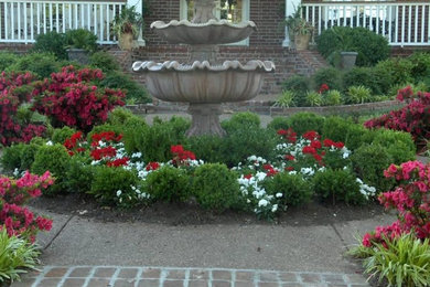 Design ideas for a small front yard landscaping in Other.