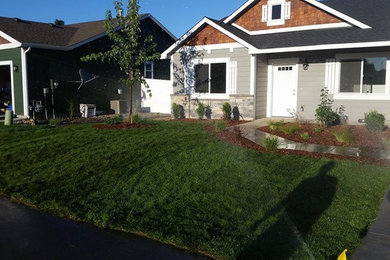 Design ideas for a small front yard landscaping in Seattle.