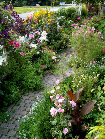 Traditional Garden by Flowers in the Front Yard