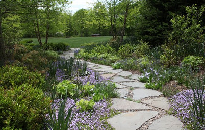 What to Know About Installing a Walkway of Pavers and Pebbles