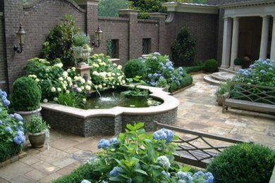 Design ideas for a traditional landscaping in Atlanta.