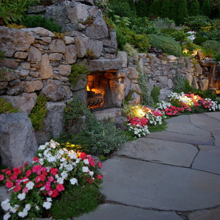 Rustikaler Garten mit Kamin in Vancouver