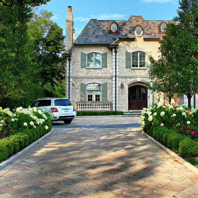 Photo of a traditional front yard concrete paver landscaping in Chicago.