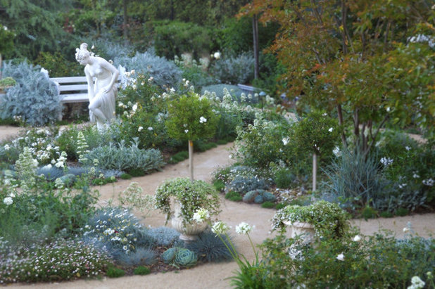 Klassisch Garten by Margie Grace - Grace Design Associates