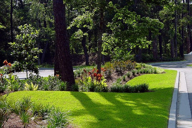 Design ideas for a huge traditional landscaping in Other.