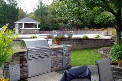 Design ideas for a large courtyard retaining wall landscape in Newark.