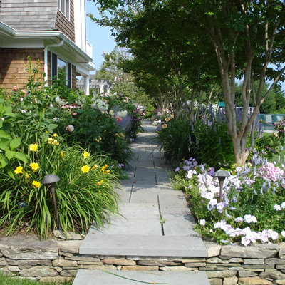 Design ideas for a traditional stone landscaping in New York.