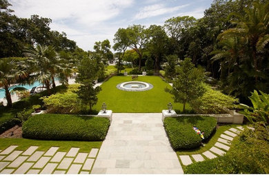 Design ideas for a traditional garden in Miami.